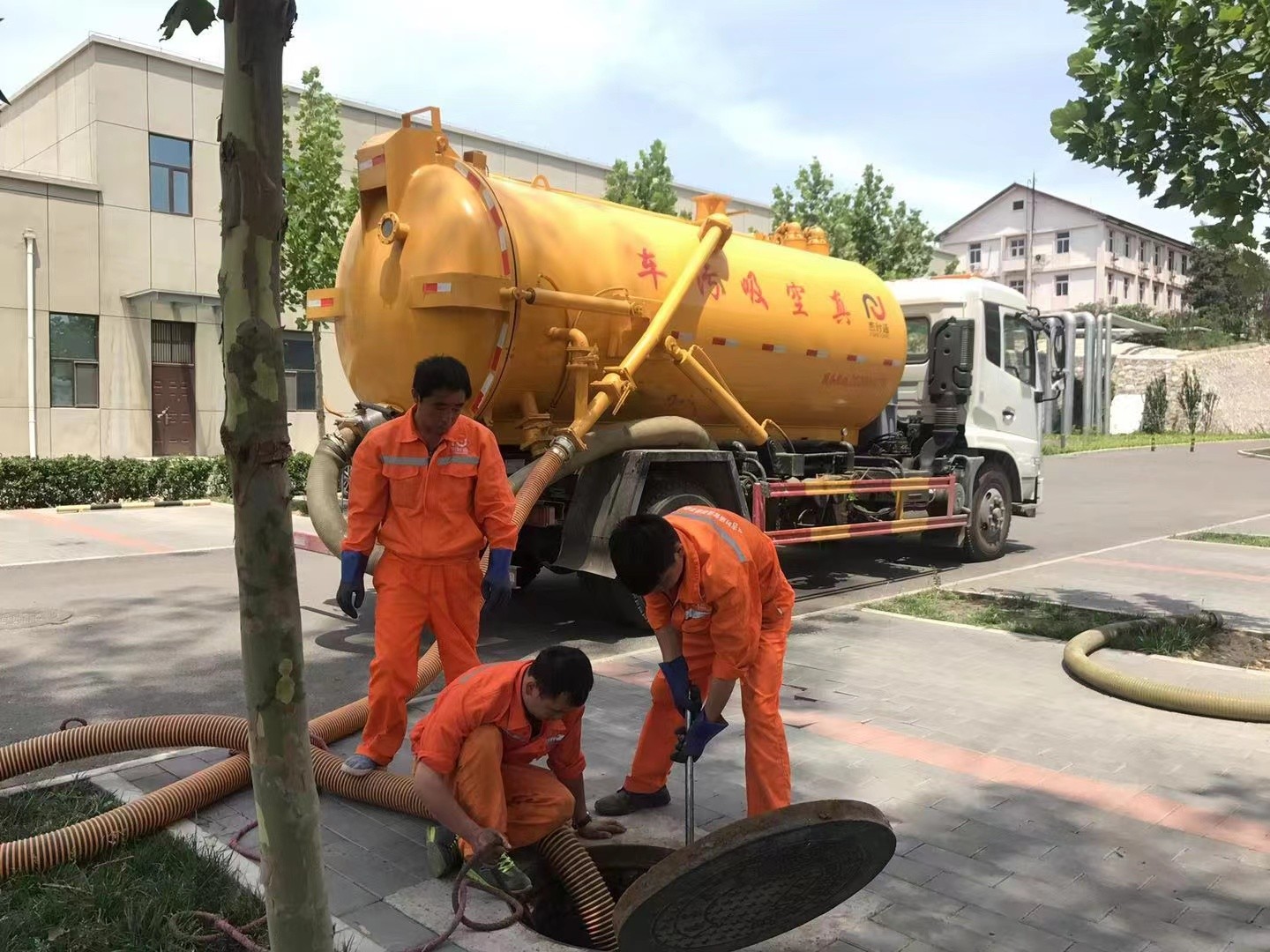 山西化粪池清理与5-8吨吸粪车施工效率分析